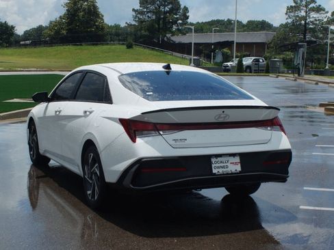Used 2025 Hyundai Elantra Sport FWD image 15