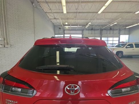 Used 2024 Toyota Corolla Cross XLE w/ Convenience Package image 5