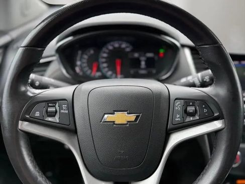 Used 2022 Chevrolet Trax LT w/ Driver Confidence Package AWD/4WD image 16