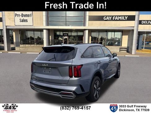 Used 2023 Kia Sorento EX w/ Panoramic Sunroof Package FWD image 9