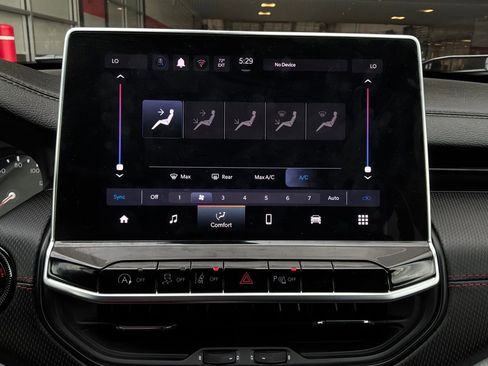 Used 2025 Jeep Compass Trailhawk image 30