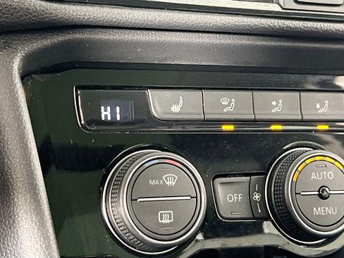 Used 2023 Volkswagen Taos SEL image 20