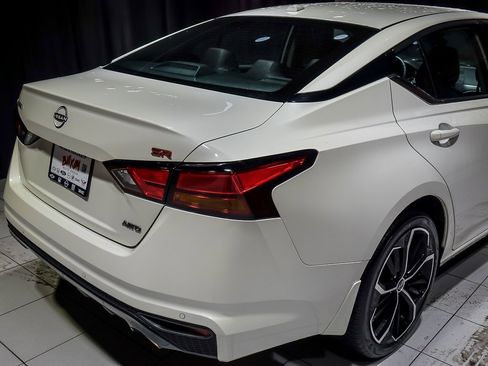 Used 2025 Nissan Altima 2.5 SR image 11