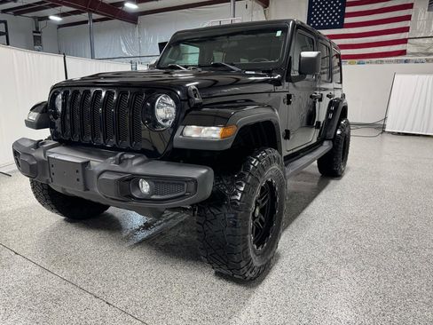 Used 2020 Jeep Wrangler Unlimited Sahara AWD/4WD image 2