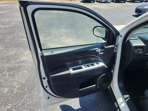 Used 2008 Jeep Compass Sport FWD image 10