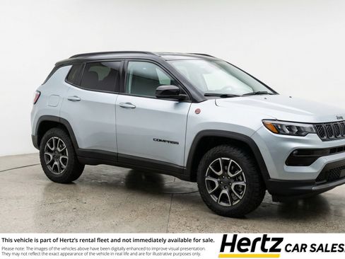 Used 2025 Jeep Compass Trailhawk image 1