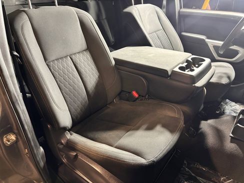 Used 2018 Nissan Titan SV AWD/4WD image 19