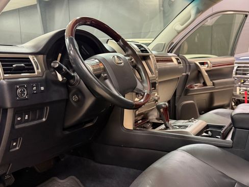 Used 2014 Lexus GX 460 w/ Premium Package AWD/4WD image 22