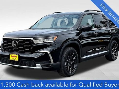 New 2025 Honda Pilot Touring image 2