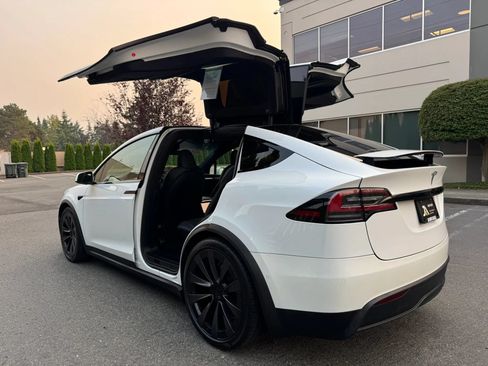 Used 2023 Tesla Model X AWD/4WD image 9