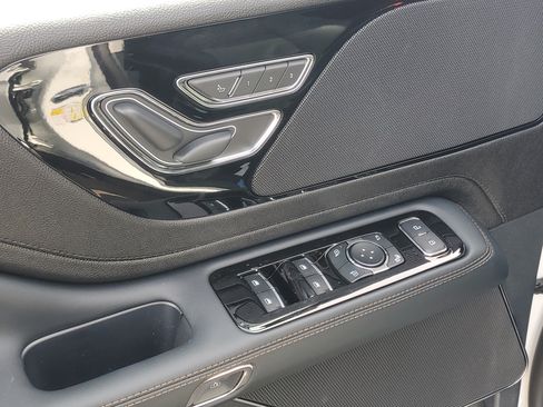 New 2027 Lincoln Aviator AWD image 9