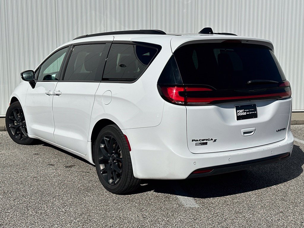 Used 2025 Chrysler Pacifica Limited FWD image 5