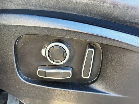 Used 2023 Land Rover Defender 130 X-Dynamic SE image 26