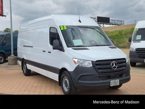 Used 2025 Mercedes-Benz Sprinter 2500 image 1