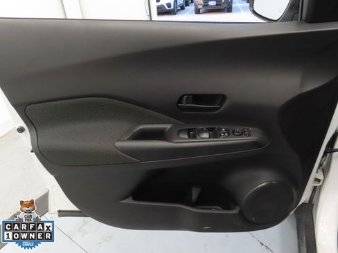 Used 2019 Nissan Kicks S image 9