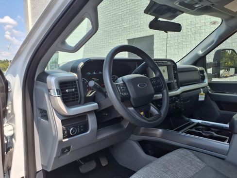 Used 2024 Ford F250 XLT w/ FX4 Off-Road Package image 5