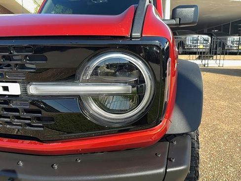 Used 2023 Ford Bronco Wildtrak image 6