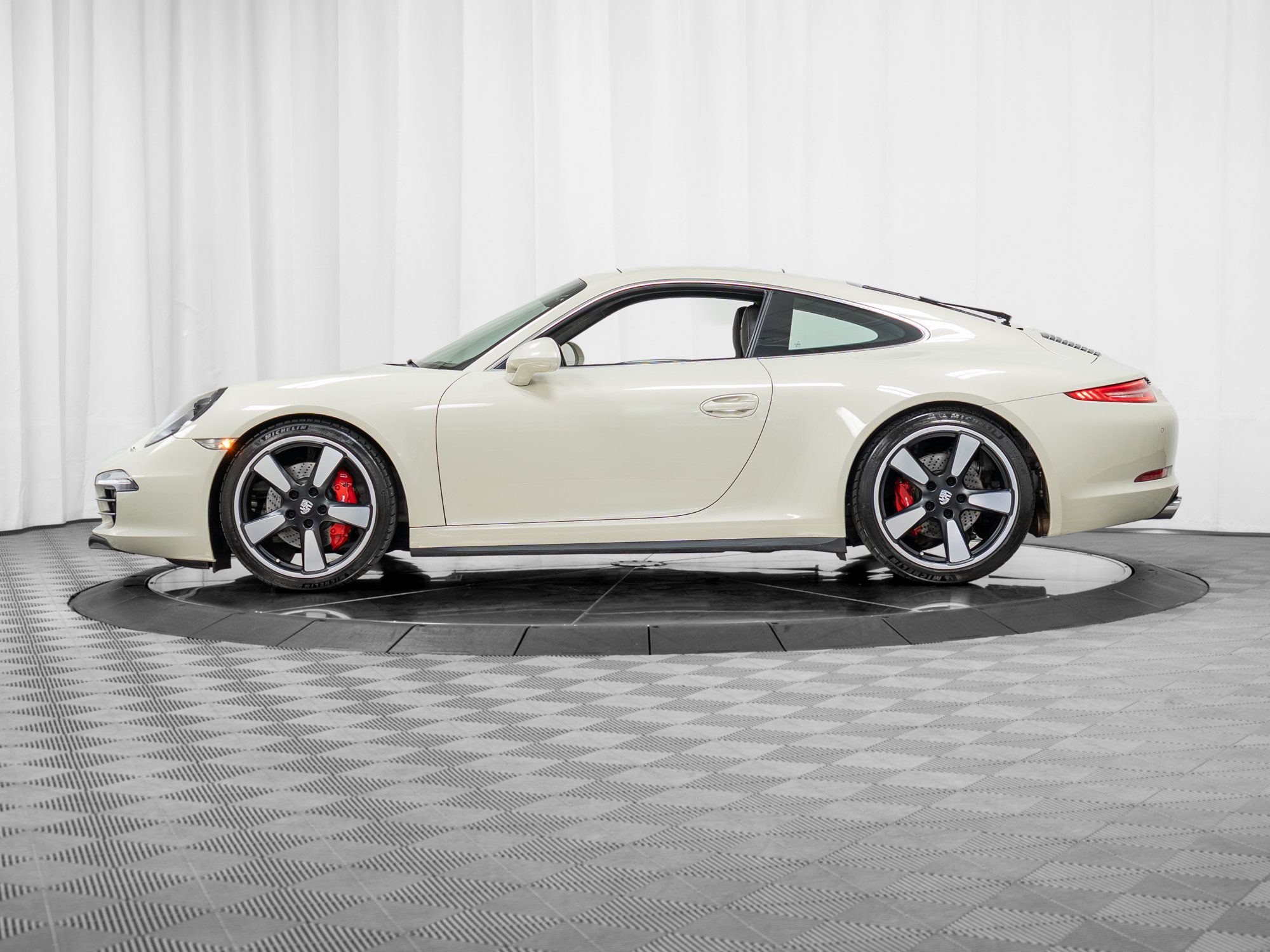 Certified 2014 Porsche 911 50th Anniversary Edition RWD image 47