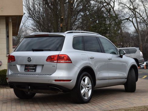 Used 2012 Volkswagen Touareg Sport image 10