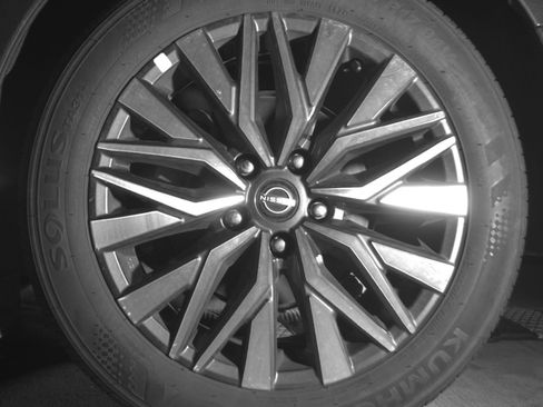Used 2025 Nissan Altima 2.5 SV FWD image 14