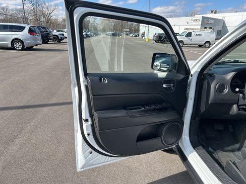 Used 2016 Jeep Patriot Latitude image 13