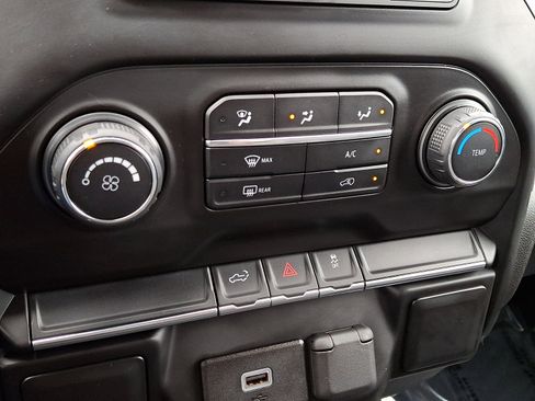 Used 2019 Chevrolet Silverado 1500 Custom w/ Custom Value Package image 15