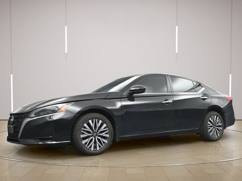 Certified 2024 Nissan Altima 2.5 SV w/ SV Premium Package AWD/4WD image 21