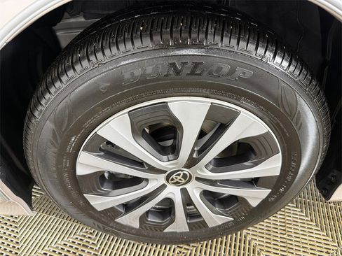 Used 2022 Toyota Prius Prime LE image 11