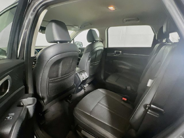 Used 2025 Kia Sorento EX FWD image 13
