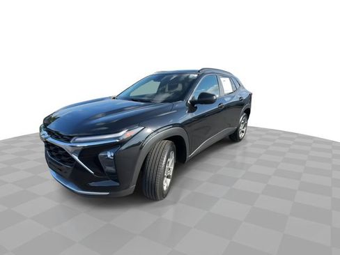 Certified 2025 Chevrolet Trax LT w/ LT Convenience Package FWD image 4
