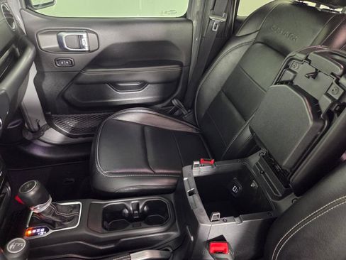 Used 2020 Jeep Wrangler Unlimited Sahara AWD/4WD image 21