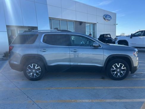 Used 2023 GMC Acadia SLE w/ Driver Convenience Package image 2