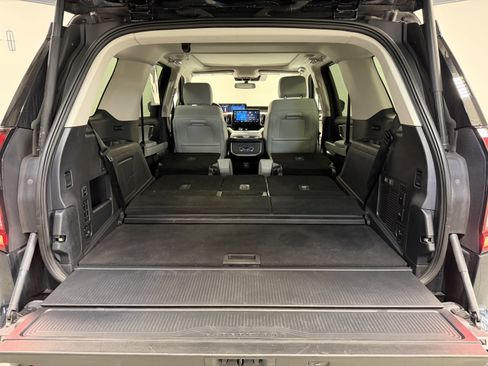 Used 2025 Ford Expedition Platinum w/ Driver's Package AWD/4WD image 31