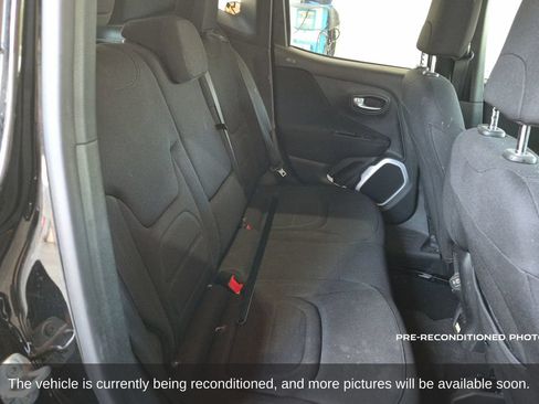 Used 2018 Jeep Renegade Latitude w/ UConnect 8.4 Nav Group FWD image 13