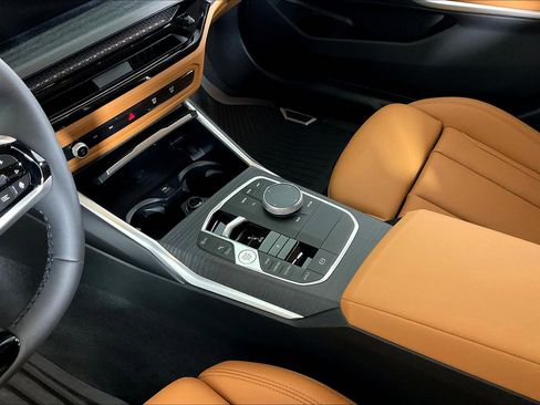 Certified 2025 BMW 330i xDrive Sedan w/ Convenience Package image 15