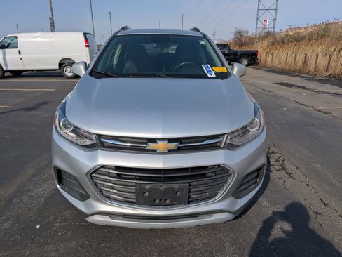 Used 2019 Chevrolet Trax LT w/ LT Convenience Package image 2