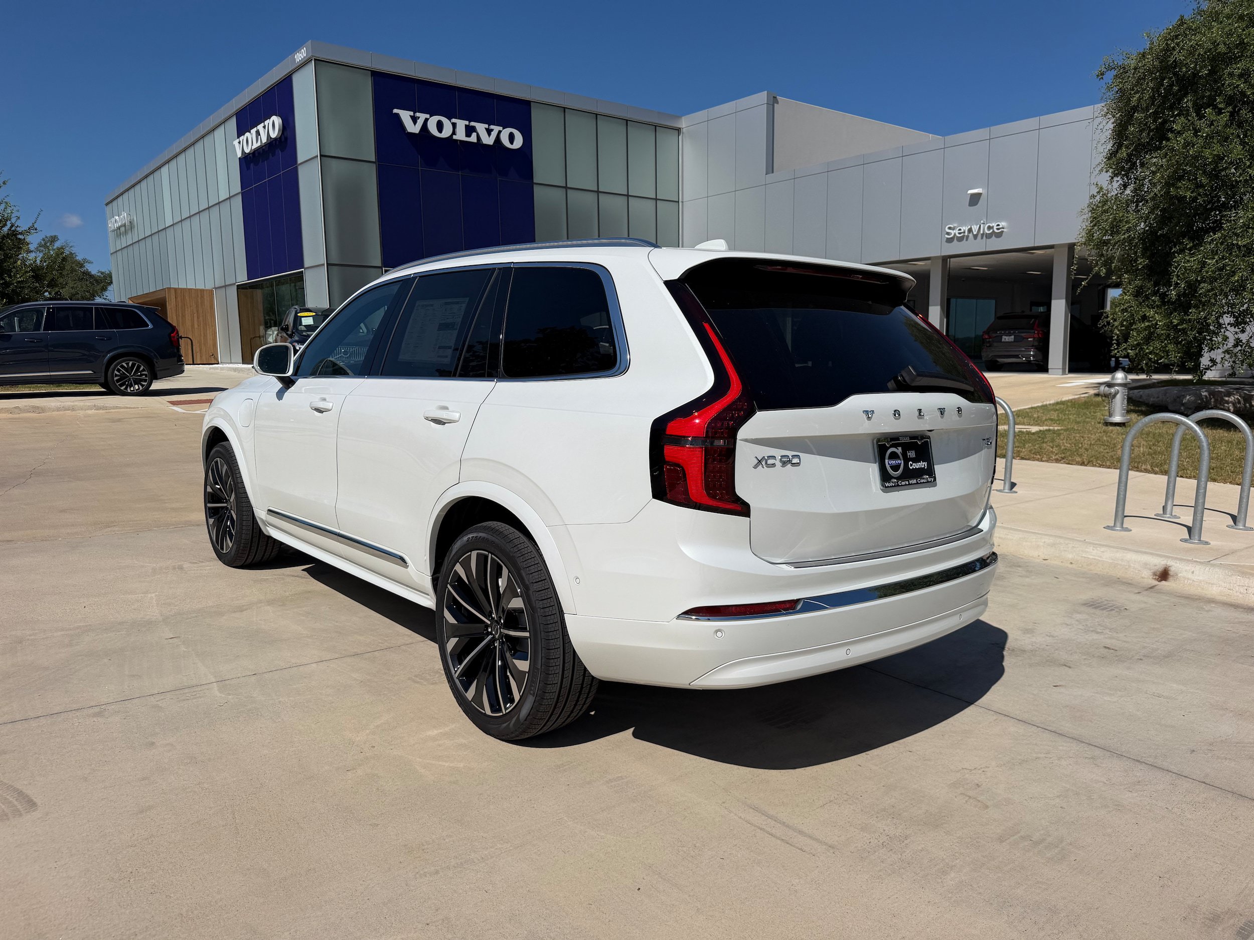 New 2026 Volvo XC90 T8 Plus w/ Protection Package Premier AWD/4WD image 4