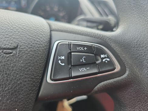 Used 2018 Ford Escape SE w/ SE Sync 3 Package AWD/4WD image 17