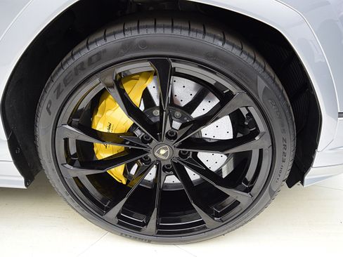 Used 2023 Lamborghini Urus S AWD/4WD image 45
