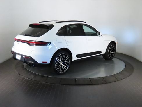 Certified 2026 Porsche Macan AWD/4WD image 7