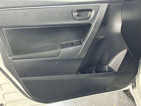 Used 2016 Toyota Corolla L image 32