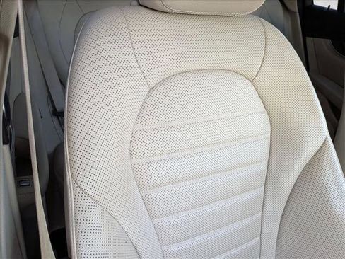 Used 2017 Mercedes-Benz GLC 300 4MATIC image 17