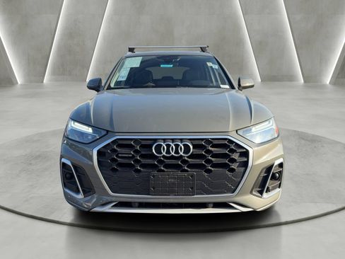 Used 2023 Audi Q5 2.0T Premium w/ Convenience Package AWD/4WD image 2