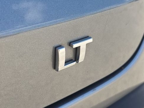 Used 2024 Chevrolet Trax LT w/ LT Convenience Package FWD image 9