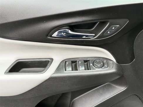 Used 2020 Chevrolet Equinox LS image 8