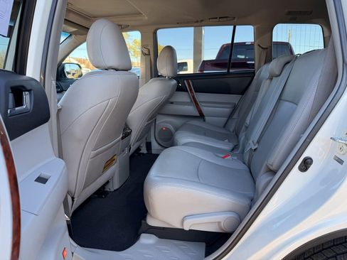 Used 2013 Toyota Highlander Limited image 10