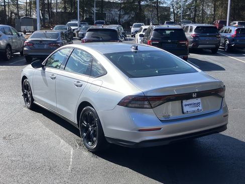 Used 2025 Honda Accord SE image 8