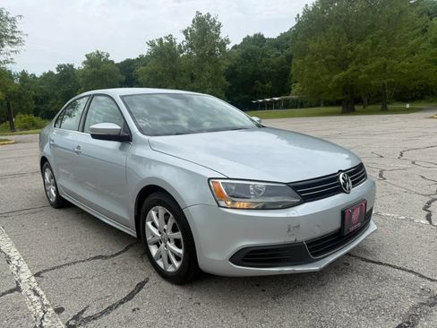 Used 2013 Volkswagen Jetta SE FWD image 3