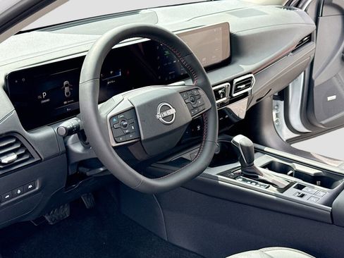New 2026 Nissan Sentra SR FWD image 4