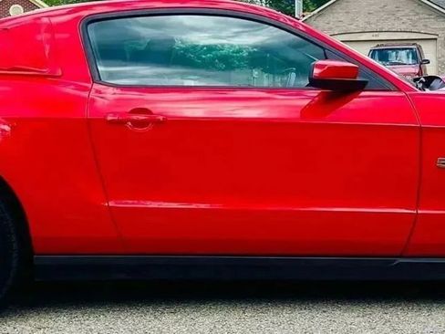 Used 2011 Ford Mustang GT Premium w/ Comfort Pkg RWD image 2